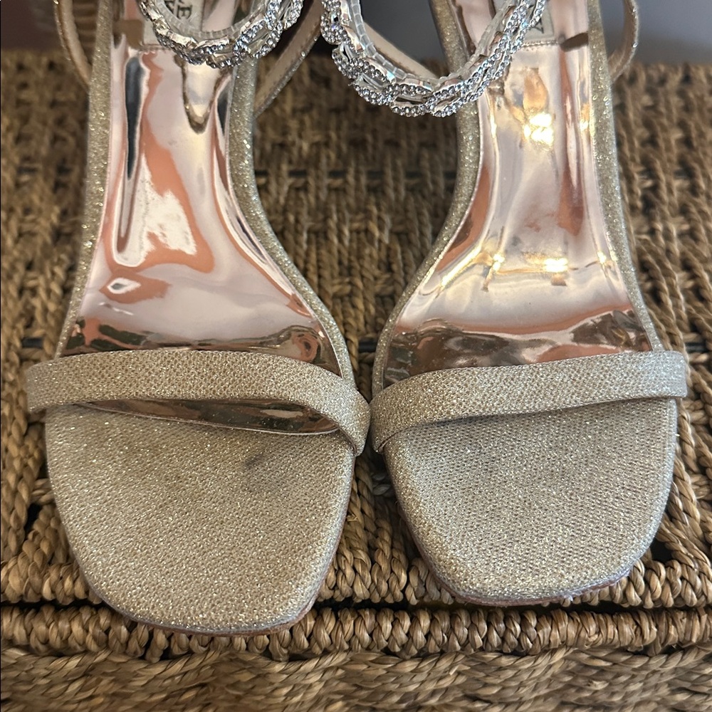 Badgley Mischka Kai Gold metallic 7.5 chain rhinestone Strappy 3.5” buckle Heels - Picture 8 of 14